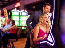 liontoto login Super Sic Bo live dealer game on mobile phone screen